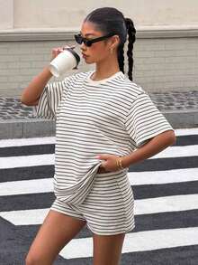 2026   Set de 2 piezas de outfit casual de camiseta de manga corta a rayas negras y blancas con pantalones cortos - Albaricoque - Ver 4