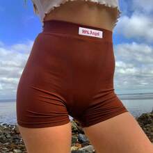 Pantalones cortos de motociclista con bordado de letras blancas para mujer, pantalones cortos informales de cintura alta, color negro, de punto acanalado, para verano - Marrón - Ver 4