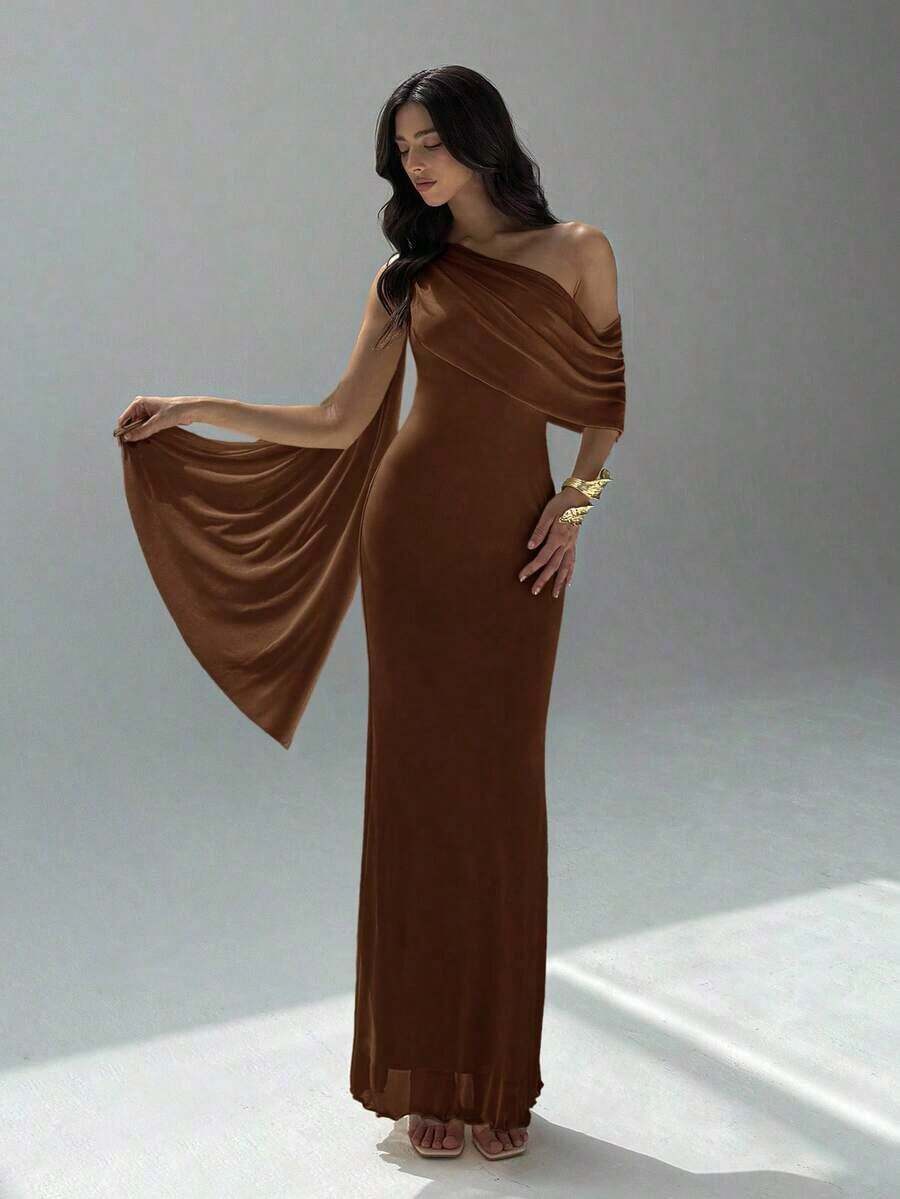 Vestido de mujer de unicolor con hombros asimétricos - Camel - Ver 1