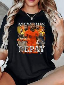 Players In Action With Collective Energy Represent The Passion Of Football And The Strength Of Teamwork. Women's Casual T-Shirt, Modern And Comfortable For Everyday Wear - 黑色 - 查看 1