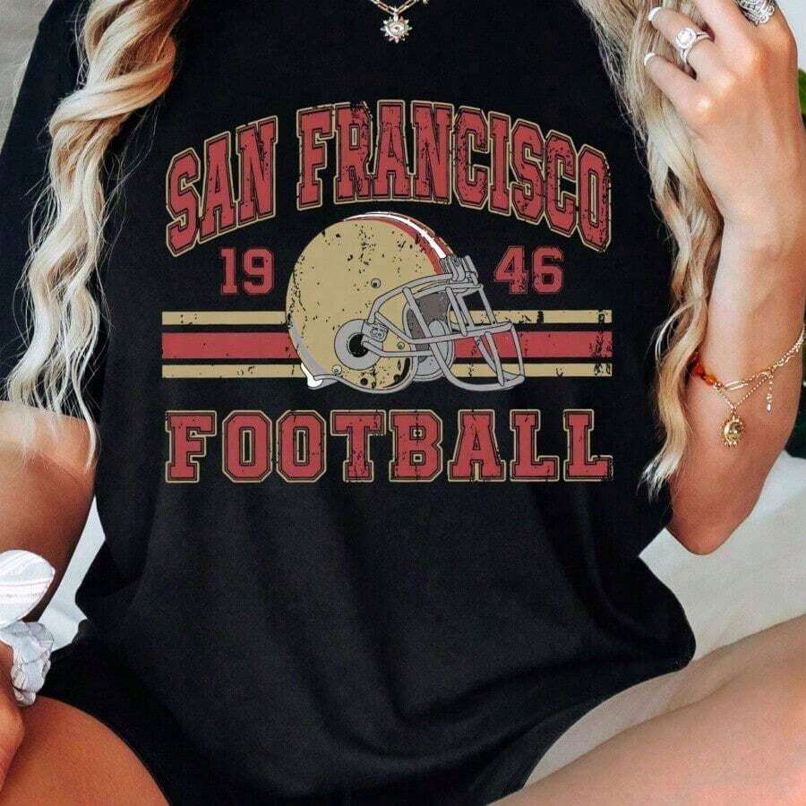 Camisetas Premium Casuales Unisex Lindas, Camiseta de Fútbol Americano de San Francisco con Efecto Desgastado, Camiseta Retro de los Niners, Regalo para Fanáticos de los 49ers, Regalo San Fran 49ers, Talla S - Negro 4 - Ver 1