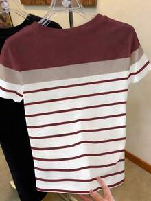 Women's White T-Shirt With Blue Striped Print And Contrasting Geometric Pattern, Perfect For Summer, Fashionable T-Shirt, Stylish T-Shirt, Gift For Sister, Gift For Mother, Mother's Day Gift, Casual Yet Stylish Top - 紅色 - 查看 2