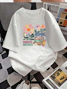 Diseño simple y versátil. Esta camiseta, con un diseño floral de libros, está diseñada para animar a los profesionales de la educación y es una opción ideal para eventos escolares y el Día del Maestro. Camiseta de algodón puro. - Blanco - Ver 2