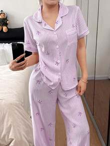Conjunto de pijama para mujer con estampado de lazo a rayas en rosa, de manga corta y cuello solapa - Morado - Ver 1