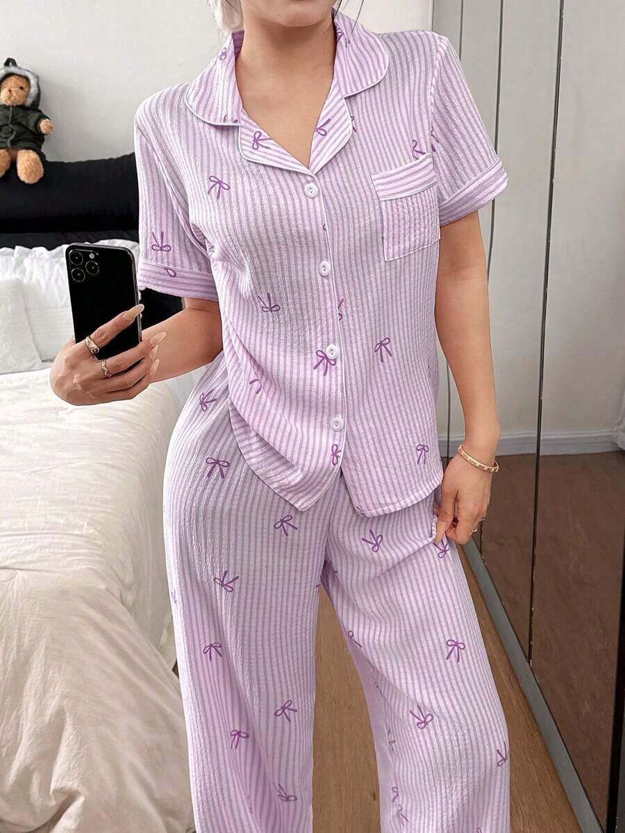 Conjunto de pijama para mujer con estampado de lazo a rayas en rosa, de manga corta y cuello solapa - Morado - Ver 1