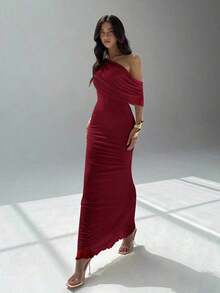 Vestido de mujer de unicolor con hombros asimétricos - Burdeos - Ver 3