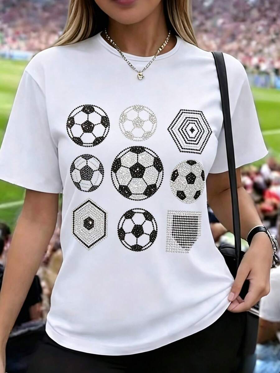 Camiseta de mujer de manga corta, estampado 2D de balones de fútbol con múltiples diseños, balones de fútbol con pedrería y figuras geométricas en blanco y negro, cuello redondo casual - Blanco - Ver 1
