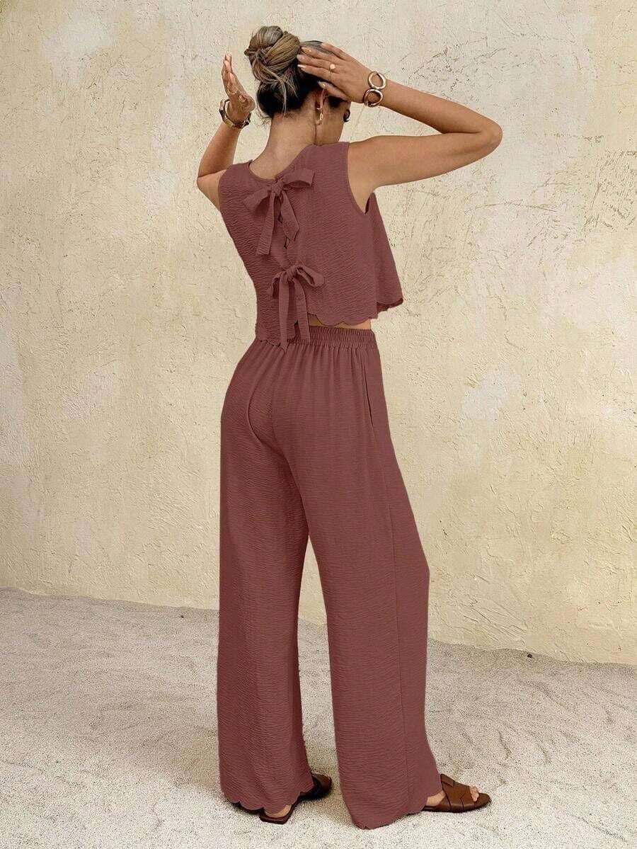 Conjunto informal de 2 piezas con top de cuello redondo y lazo en la espalda, y pantalones de cintura elástica de unicolor para mujer - Color caoba - Ver 1
