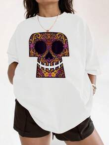 Colorful Skull Inspired By The Day Of The Dead With Guitars And Flowers Symbolizing Joy, Memory And Celebration Of Life. Casual And Comfortable Women's T-Shirt For Everyday Wear. - 白色 - 查看 6