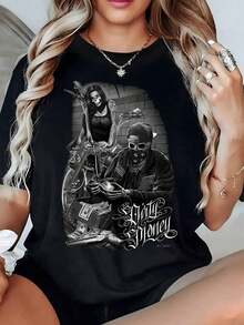 Motivo artístico que muestra dos motociclistas en ambiente urbano contando dinero junto a motocicleta y pared rota transmitiendo fuerza y rebeldía camiseta de mujer 100% algodón 220g - Negro - Ver 2