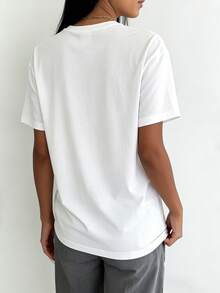 Camiseta de tela suave con un atractivo estampado de corazones. |   Camiseta casual de manga corta y cuello redondo para mujer, ideal para primavera y verano, sencilla y elegante. - Blanco - Ver 2