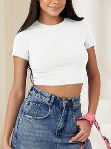 Women's Casual T-Shirt, Y2K Style, White With Strawberry Print, Cropped Top. | Short-Sleeved Shirt With Exposed Waistband | Lightweight And Breathable T-Shirt For Summer | Sexy Fitted Top For Parties And Street Style | Soft Crew Neck Top With Red Fruit Design, 100% Durable Cotton - 白色 - 查看 4