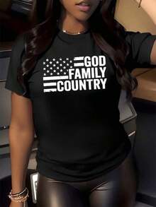 ComfortablePatrón que representa la unión de la fe el respeto a la familia y el amor por la nación con letras audaces junto a una bandera que simboliza orgullo y valores fuertes camiseta de mujer casual moderna cómoda para uso diarioLoose Versatile Short Sleeve T-shirt for Women - Negro - Ver 1
