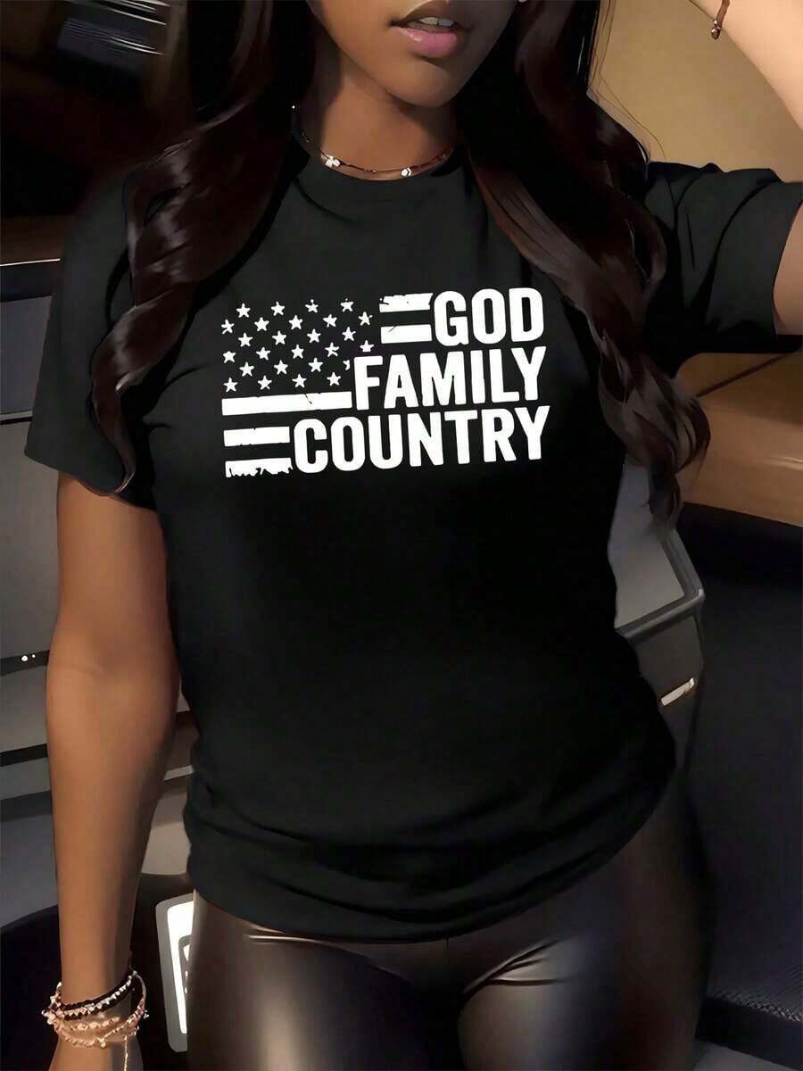 ComfortablePatrón que representa la unión de la fe el respeto a la familia y el amor por la nación con letras audaces junto a una bandera que simboliza orgullo y valores fuertes camiseta de mujer casual moderna cómoda para uso diarioLoose Versatile Short Sleeve T-shirt for Women - Negro - Ver 1
