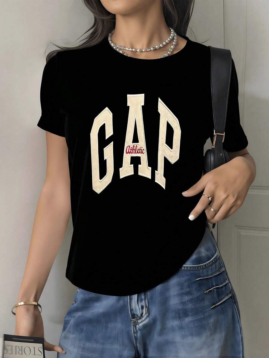 Letras grandes centrales que evocan energía deportiva y confianza femenina con contraste claro que resalta el carácter activo y moderno camiseta de mujer casual cómoda para uso diario - Negro - Ver 1