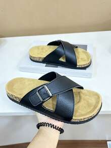 Sandalias para hombres, nuevas sandalias de verano con suela gruesa, zapatillas de playa casuales para exteriores, antideslizantes y cómodas, chanclas de moda de ocio, talla grande unisex en color negro - Negro - Ver 4