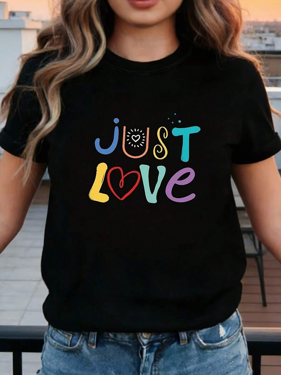 Plus-Size T-Shirt With A Cool And Relaxing Hand-Drawn Graffiti Design, Featuring A Heart-Shaped "Just Love" Text Print. This Women's Short-Sleeved, Crew-Neck T-Shirt Is Suitable For Spring, Summer, And Fall. It Offers A Comfortable Fit, A Stylish Design With A Retro Touch, Soft Fabric, And A Modern Style. It Flatters And Slims The Figure When Worn As Outerwear, And Is Simple And Elegant When Layered. Perfect For Shopping, Parties, And Everyday Casual Wear, This Versatile And Durable Basic T-Shirt Is Ideal For This Occasion. K25S - 黑色 - 查看 1