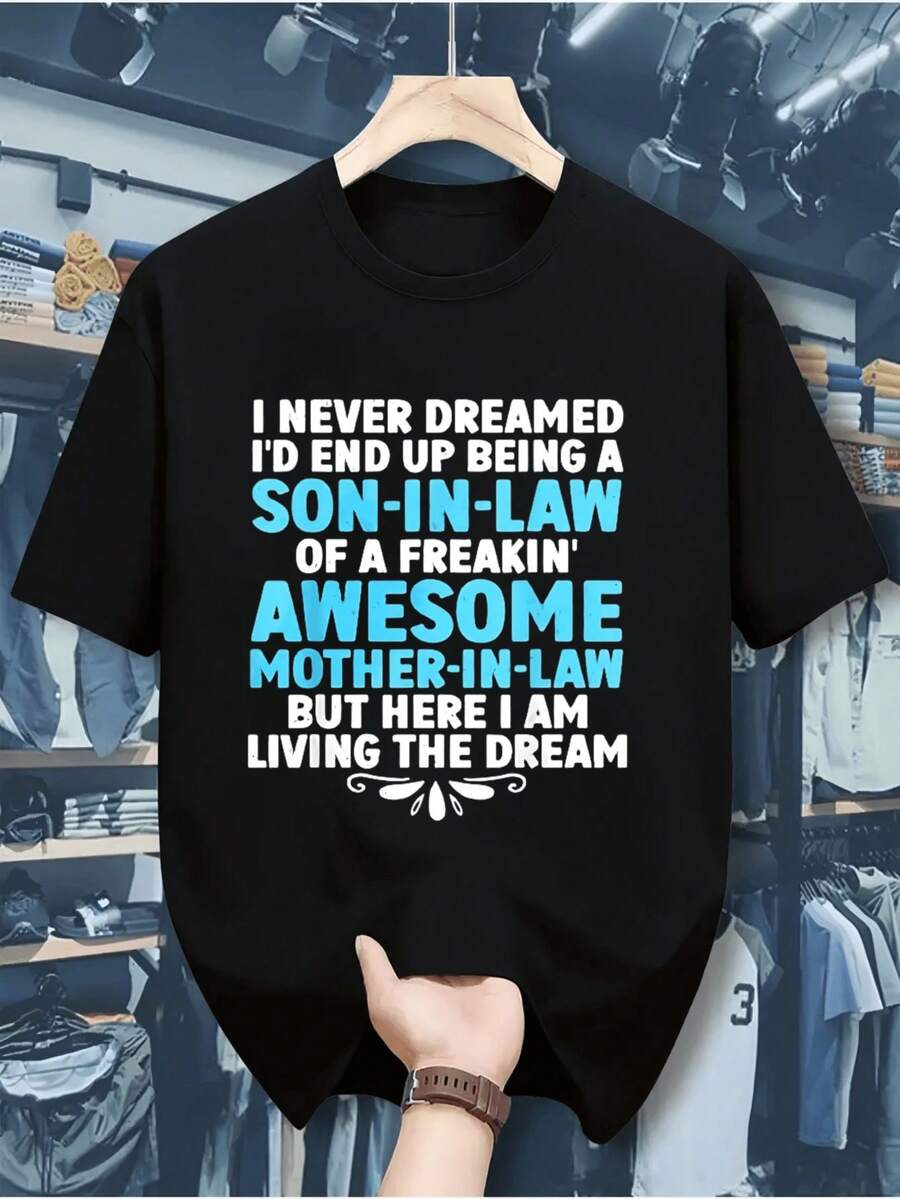 2D Flat I Never Dreamed Of Being Our Genro Of A Cool Mom-In-Law, But Here I Am, Living The Dream. Black T-Shirt, Acrylic Hanging Ornament For Home Decor And Gifts, Christmas Gift For Family. - 黑色 - 查看 1