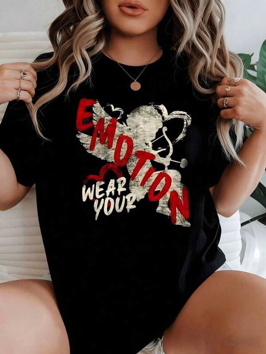 Gráfico con silueta de ángel sosteniendo arco y flechas rodeado de corazones rojos y texto inspirador camiseta de mujer 100% algodón 220g