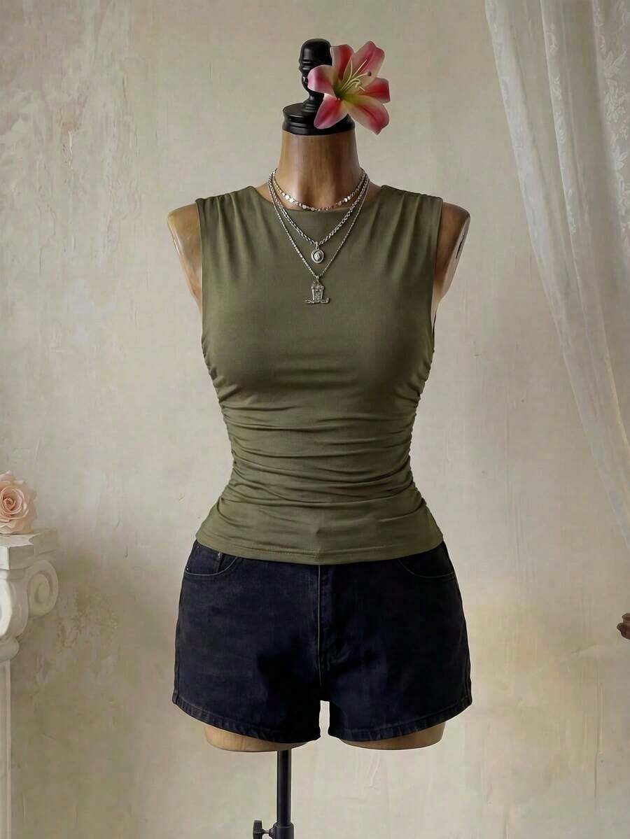 Top sin mangas con pliegues de color verde, top básico, top para salir, top de club, top de concierto, top lindo, top de viaje para el aeropuerto - Verde militar - Ver 1