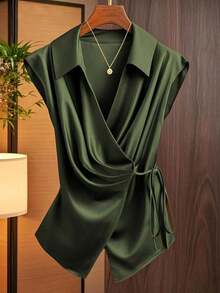 Camisa de mujer con estampado de flores silvestres, cuello, sin mangas, con lazo en la cintura - Verde militar - Ver 1