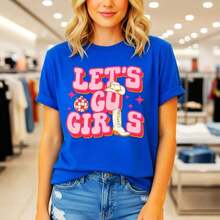 Camiseta de algodón con estampado gráfico "Let's Go Girls" para mujer, camiseta casual de manga corta con cuello redondo y diseño de sombrero de vaquero y bola de discoteca, corte holgado, top básico para el verano, tallas S-5XL, camiseta con estampado de letras rosas para fiestas y vacaciones. Adecuada para primavera, verano y otoño. - Azul - Ver 7