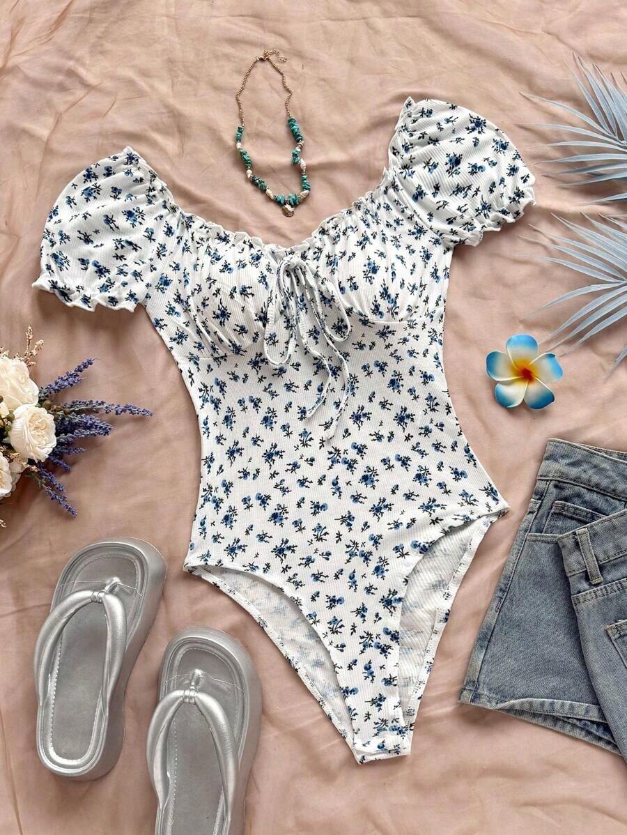 Body con estampado floral de hombros descubiertos ribete fruncido con nudo delantero pecho con fruncido - Azul 2 - Ver 1