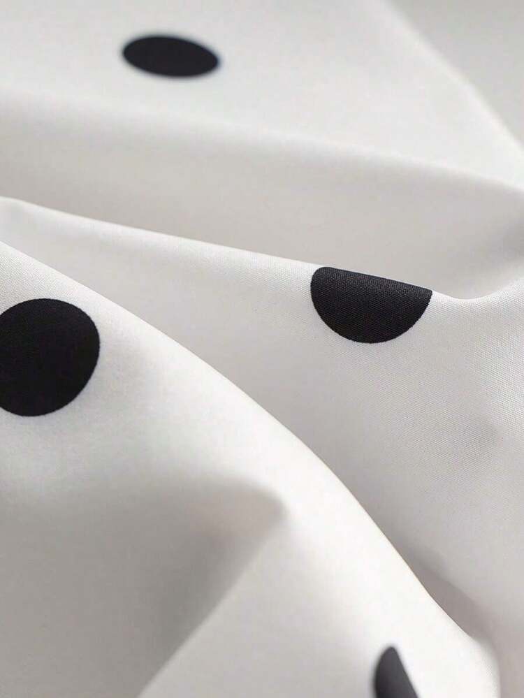 Blusa blanca casual y versátil con mangas acampanadas y volantes, Camisa de cuello en V, Camisa de lunares, Blusa estampada de lunares, Camisa de manga corta, Camiseta estampada, Ropa de verano para vacaciones - Blanco y Negro - Añade 5