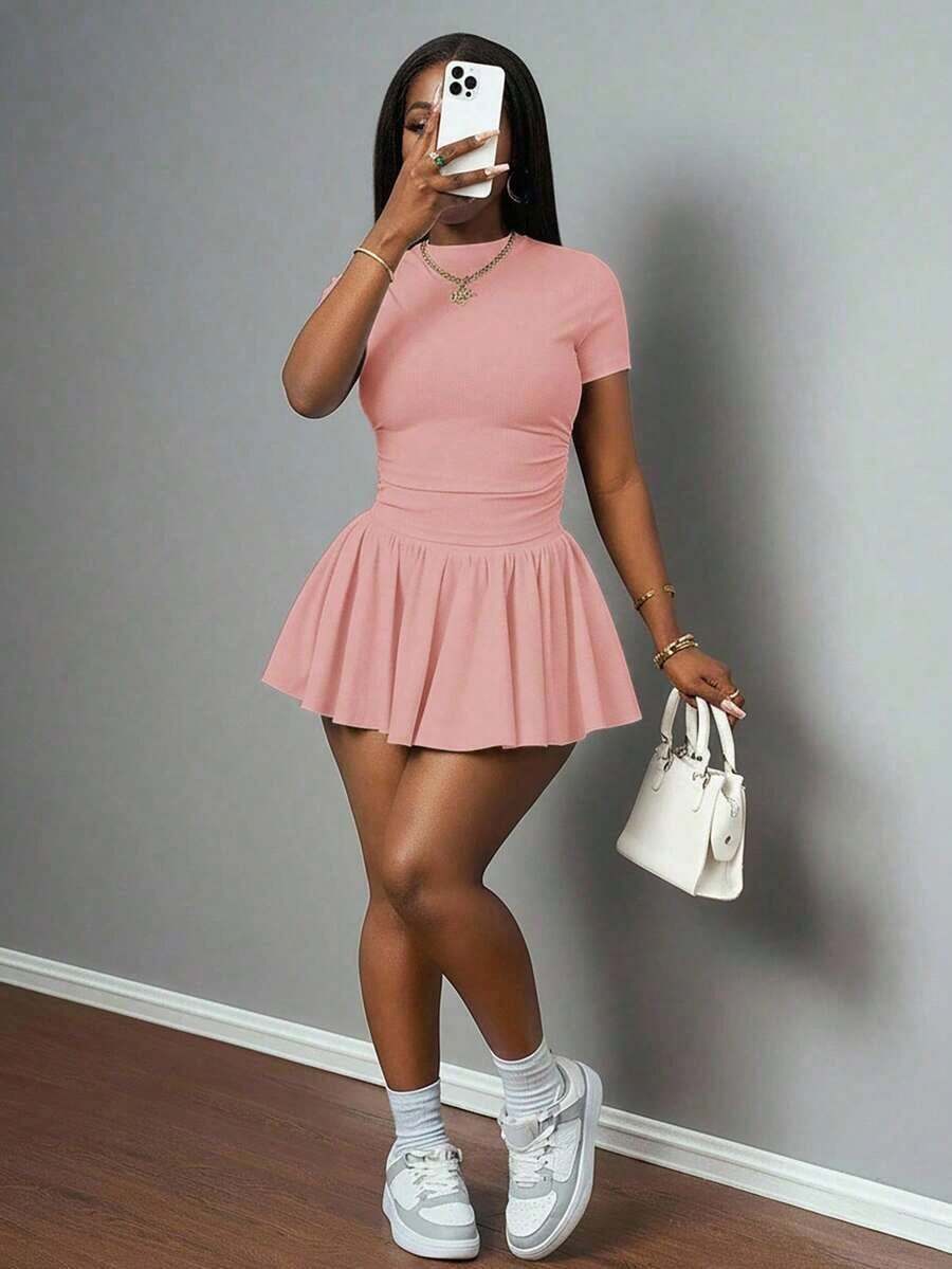 Nuevo conjunto casual de 2 piezas de estilo primavera y verano: Camiseta básica de cuello redondo, manga corta y con pliegues a ambos lados + Falda-paraguas con vuelo, corta por ambos lados, de largo medio, en tejido de punto acanalado gris claro - Rosa vieja - Ver 1