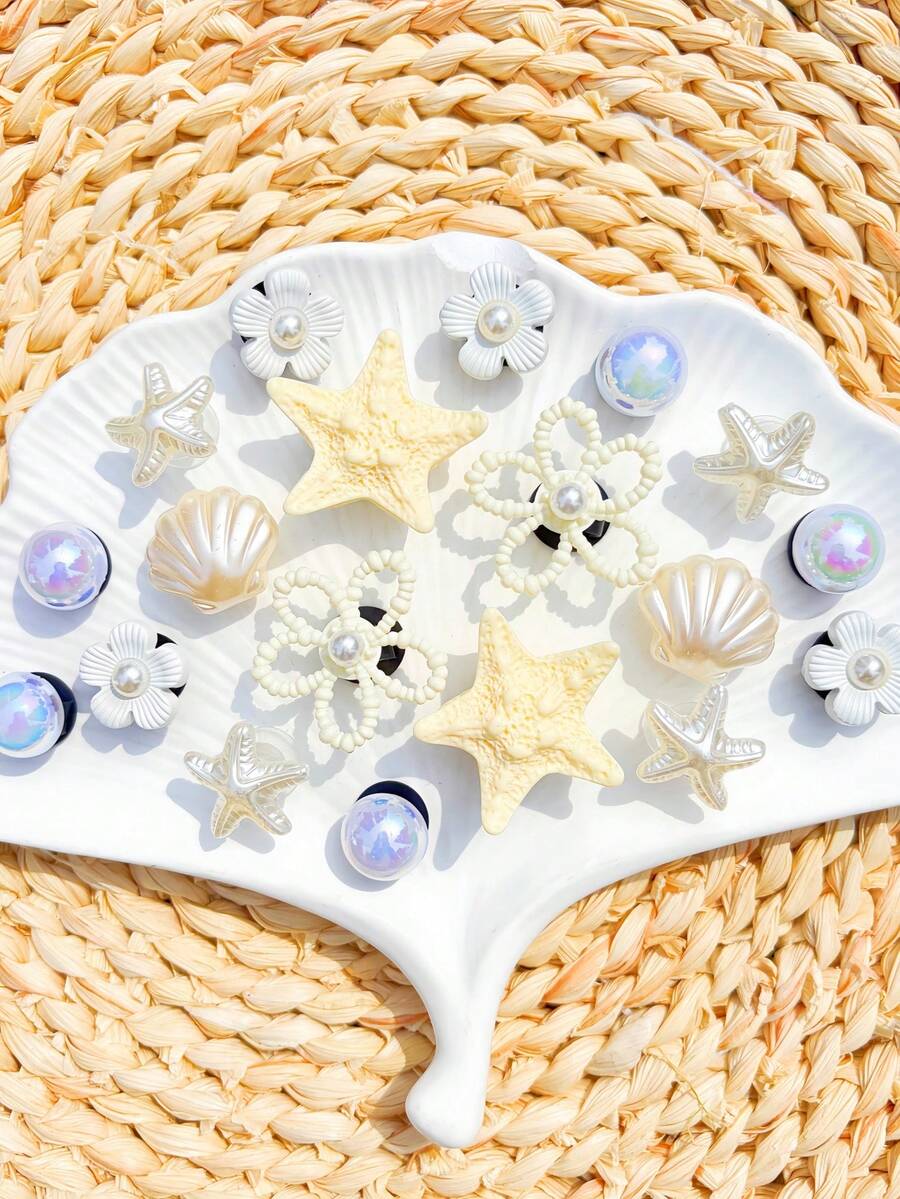 Bộ 20 phụ kiện giày màu be chủ đề đại dương (sao biển, hoa, vỏ sò), thích hợp cho giày dép mùa xuân, hè, thu và đông, dép xăng đan, dép lê, giày đi biển, giày làm vườn, trang trí DIY, quà tặng tuyệt vời cho tiệc sinh nhật và ngày lễ.