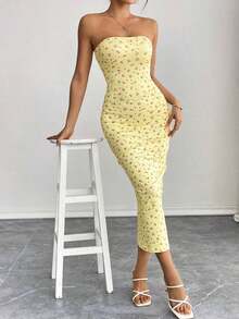 Vestido de tirantes ajustado con estampado floral ditsy en rosa de verano - Amarillo claro - Ver 4