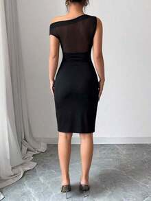 Vestido midi ajustado de mujer de elegante color negro sin mangas con cuello asimétrico, diseño de parches de malla, tela de punto, adecuado para ocasiones formales de verano - Negro - Ver 2