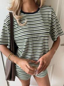 Set de 2 piezas de outfit casual de camiseta de manga corta a rayas negras y blancas con pantalones cortos - Morado Violeta - Ver 8