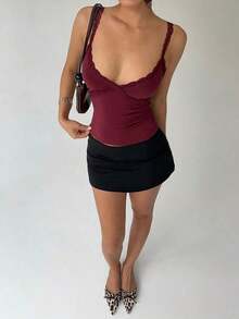 Camiseta ajustada de mujer con cuello en pico profundo, encaje burdeos y parches - Burdeos - Ver 1