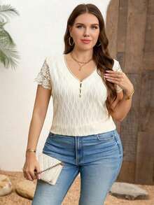 Classic Plus Size Women's Summer Blouses, Elegant Blouse, White T-Shirt, Jacquard Knit T-Shirt, T-Shirt With Contrasting Lace - 貝斯 - 查看 5