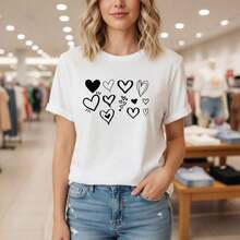 Women's Pure Cotton Short-Sleeved T-Shirt With Heart Print, Round Neck, Loose Fit, Casual Style, Sizes S-5XL Available, Aesthetic And Cute Graphic T-Shirt For Everyday Wear, Modern Design Inspired By Valentine's Day, Soft And Breathable Fabric, Basic T-Shirt With Heart Motifs, Comfortable Casual Shirt For Summer, Heart Print T-Shirt For Ladies, Suitable For Spring, Summer And Autumn. - 白色 - 查看 7