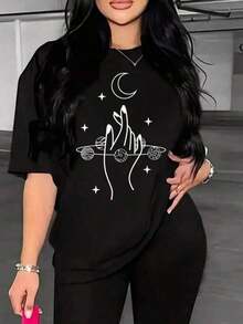 Korean Unisex T-Shirt,  Casual Blouse For Women With A Round Neck, Short Sleeves, And A Hand-Printed Moon And Planets Design. Lightweight And Breathable Fabric, Cute Style, Perfect For Summer Wear, Fashionable And Cool, Suitable For School And Everyday Wear. Graphic Print T-Shirt - 黑色 - 查看 1