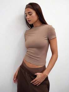 Camiseta casual de manga corta con cintura ceñida, parte de un armario cápsula para uso diario, aeropuerto, vacaciones, vuelta al colegio, elegante para primavera y verano - Marrón - Ver 2