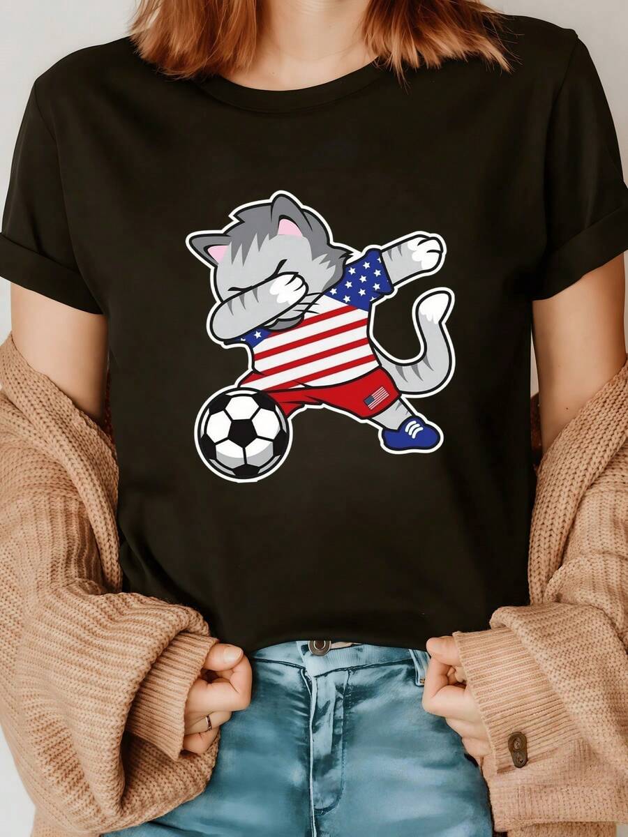 Funny Cat Making The Dab Gesture While Playing Soccer Wearing A Shirt Inspired By The American Flag That Conveys Energy And Humor. Comfortable Casual Women's T-Shirt For Everyday Wear - 黑色 - 查看 1