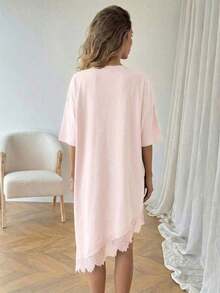 Vestido de talla media de manga corta con bajo asimétrico, de uso diario, de vacaciones y casual, de unicolor con parches de encaje, de moda básica para mujeres - Rosa - Ver 2