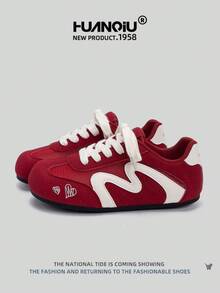 HUANQIU Giày nữ casual mới năm 2026, giày thể thao nữ, phối màu đỏ trắng, giày đi biển, giày thể thao thoải mái và thoáng khí, tăng chiều cao 3cm, đa năng, giày tập luyện kiểu Đức, nhẹ và thoải mái, buộc dây, đế mềm, giày dự tiệc, phù hợp với phụ nữ nhỏ nhắn, thời trang thể thao, kiểu dáng casual hình trái tim, phù hợp cho mọi mùa, giày chạy bộ. - Đỏ và trắng - Xem 1