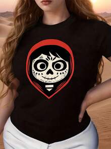 Rostro de calavera alegre rodeado por una capucha roja que simboliza la fuerza interior y la belleza del misterio reflejando confianza y actitud moderna camiseta de mujer  casual cómoda para uso diario - Negro - Ver 1