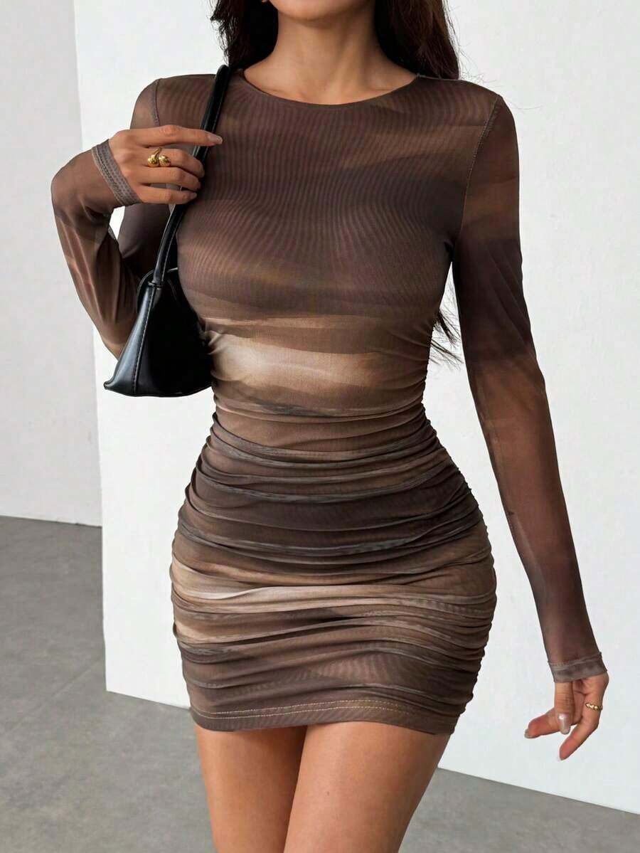 Vestido mini ceñido de mujer con estampado de teñido anudado y drapeado - Café integral - Ver 1