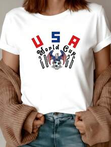 Majestic Eagle With Outstretched Wings Holding A Soccer Ball And Lettering Representing American Sporting Pride And Competitive Spirit. Comfortable, Modern Casual Women's T-Shirt For Soccer Fans. - 白色 - 查看 1