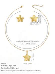 这款星形项链耳环套装,采用立体线条纹理打造,呈现出灵动闪耀的星形设计,简约而不失趣味。海星吊坠项链和耳环设计相呼应,均采用优质不锈钢材质,亲肤防过敏,不易褪色。这套搭配饰品可轻松驾驭各种服饰,从连衣裙到比基尼,无论是通勤、日常佩戴还是约会,都能完美搭配。无论是自用还是送礼,都是优雅之选。 - 金色 - 查看 5