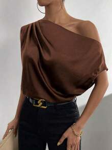 Blusa de satén con cuello asimétrico y hombro descubierto - Café integral - Ver 4