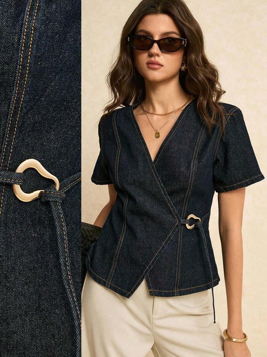 Blusa de mezclilla de uso diario versátil y casual con decoración metálica en escote en V para mujer - Azul lavado oscuro - Ver 1