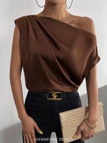 Blusa de satén con cuello asimétrico y hombro descubierto - Café integral - Ver 6