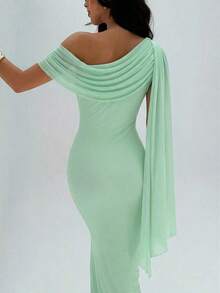 Vestido de mujer de unicolor con hombros asimétricos - verde menta - Ver 8
