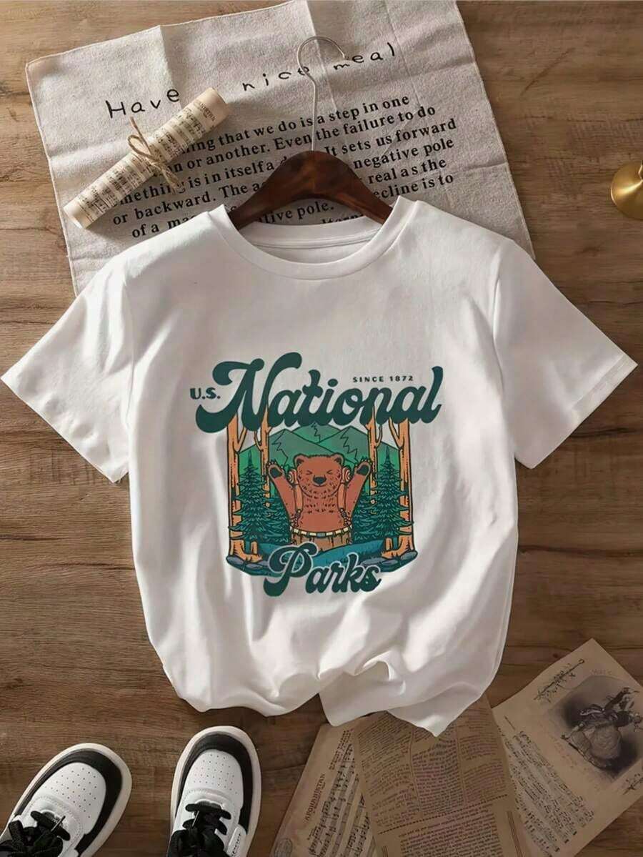 Camiseta de Mujer con Diseño de Oso de los Parques Nacionales - Manga Corta Casual, Cuello Redondo, Mezcla de Poliéster, Lavable a Máquina, Blanca con Diseño Verde y Marrón, Perfecta para Salidas de Primavera y Verano, Camiseta de Oso Adecuada para primavera, verano y otoño. - Blanco - Ver 1